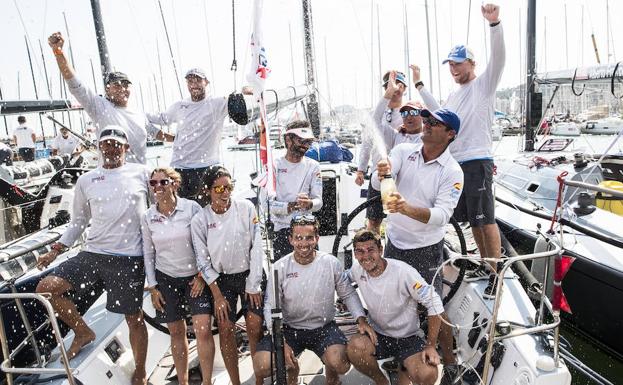 El 'Pez de Abril', Premio Nacional de Vela Terras Gauda al barco del año