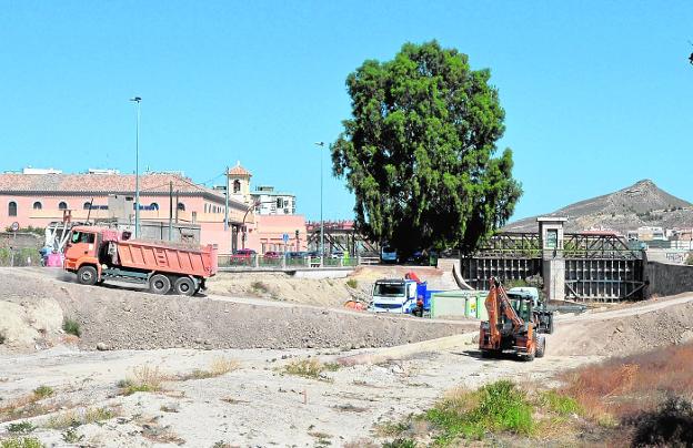 Comienzan las obras del tramo II de la ronda con la construcción de un puente