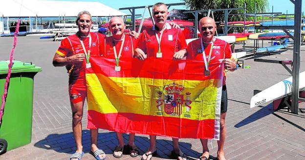 Albaladejo se cuelga tres medallas en el Mundial de piragüismo para veteranos