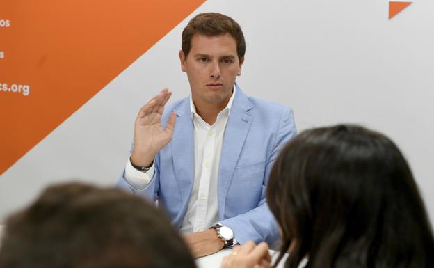 Ciudadanos pide al Defensor del Pueblo que ampare a los catalanes no independentistas de la «arbitrariedad» de Torra