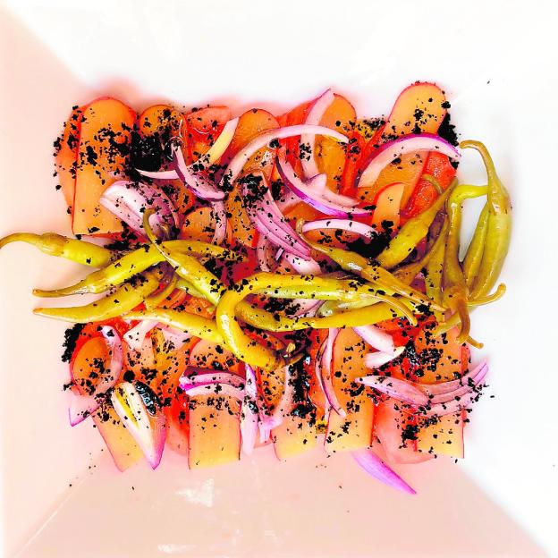 Tomate pelado y hueva de maruca