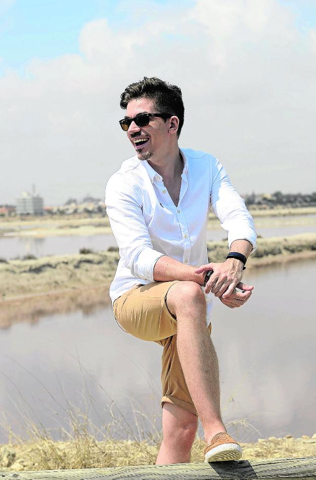 José Luis Ros: «He sufrido discriminación por ser bisexual»