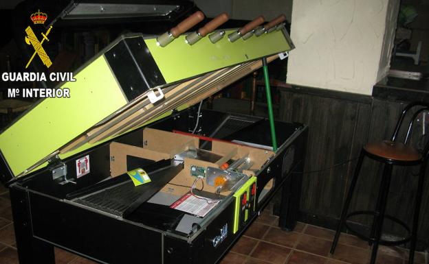 Arrestados dos vecinos de Jumilla por cometer un robo con violencia en un bar de Tobarra