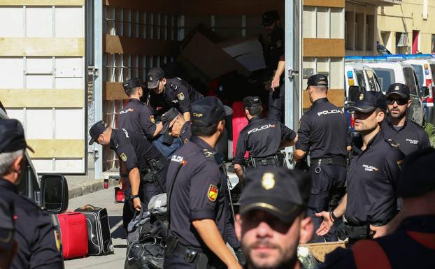 Imputados tres policías por una de las actuaciones más polémicas del 1-O