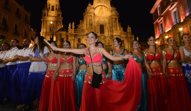 «¡Abrid prestos los portones a las kábilas y mesnadas!»