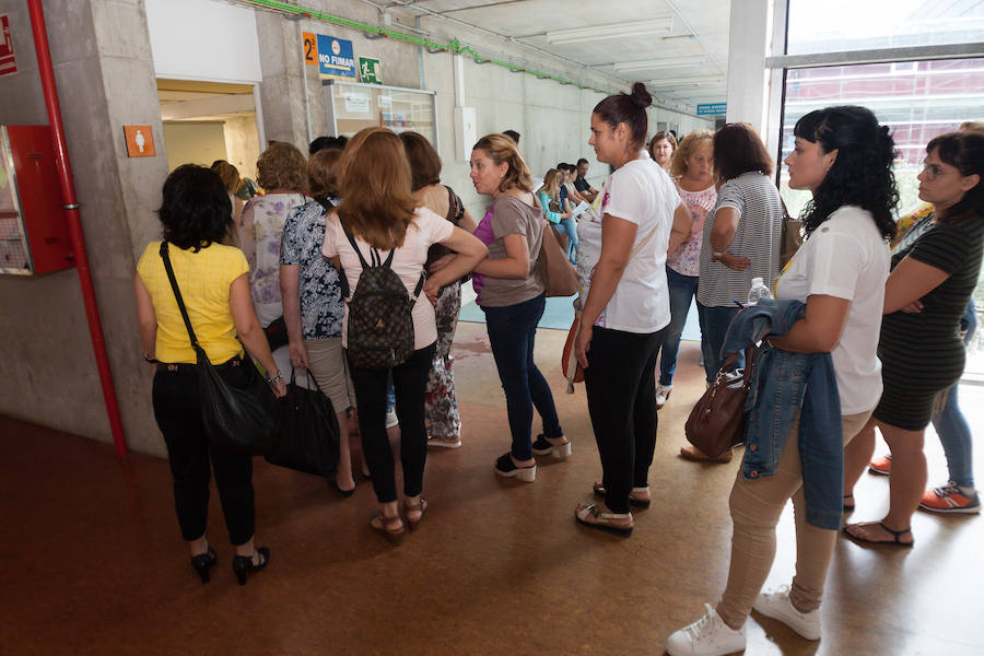 La UMU y la Arrixaca acogen a más de 15.000 aspirantes a una plaza de celador