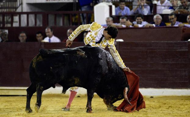 Ureña presenta credenciales a figura en una tarde rotunda
