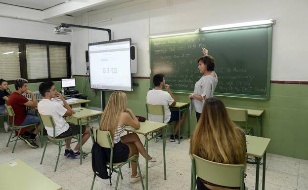 Más de 4.000 alumnos de cuarto de ESO se examinan del B1 de inglés ... Más de 4.000 alumnos de cuarto de ESO se examinan del B1 de inglés ...