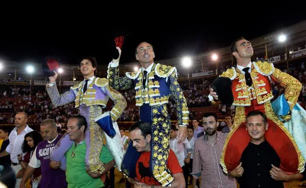 Roca Rey, Pepín Liria y El Fandi salen a hombros./Nacho García / AGM