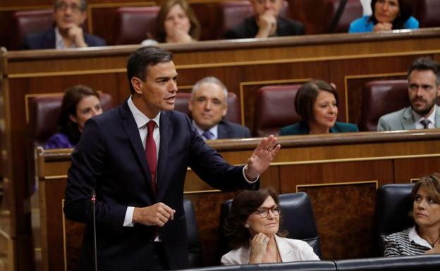 Sánchez dice a Casado que la economía va bien y la situación política «mejor»