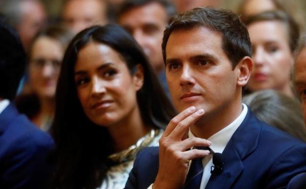 Ciudadanos y PP piden a Sánchez que «dé la cara» en el Congreso por su tesis