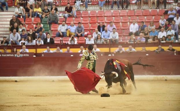 Marcos y Ramón Serrano abren la puerta grande en la novillada de Feria