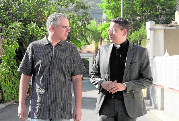 Un pedáneo holandés y un sacerdote polaco en Santo Ángel