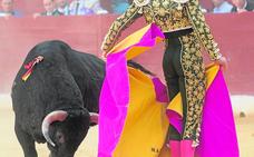 Marcos y Ramón Serrano abren la puerta grande en la novillada de feria