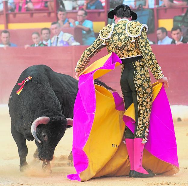 Marcos y Ramón Serrano abren la puerta grande en la novillada de feria