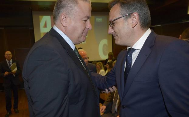 Bernabé: «El viaje del tren híbrido de mañana es el viaje de la vergüenza»