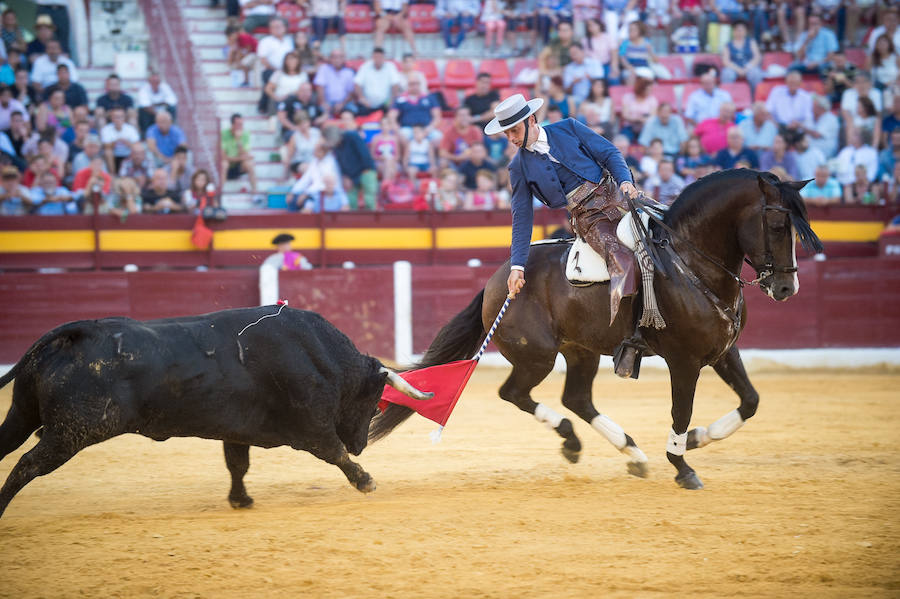 Los rejones desatan la locura en la última corrida de la Feria Taurina de Murcia