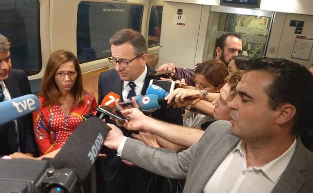 El PP critica que Conesa se subiera a «ese mal plagio» del AVE