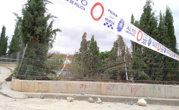 La 'gota fría' provoca la caída de rocas en los alrededores de un instituto de Torreagüera