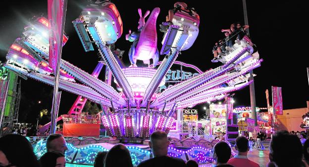 El encendido de las cien atracciones del Huerto de la Rueda abre 10 días de feria en Lorca