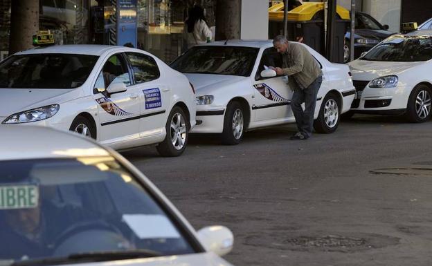 MC exige un cupo de 25 taxistas de Cartagena en el aeropuerto de Corvera