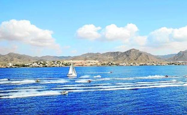 La motonáutica se asienta en Mazarrón