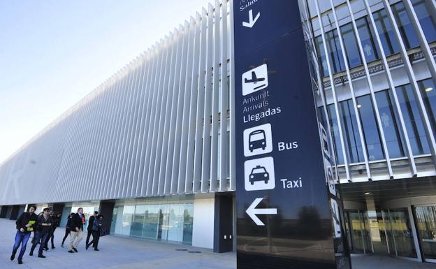 Los taxistas de Murcia serán los únicos que puedan recoger a viajeros en el aeropuerto de Corvera