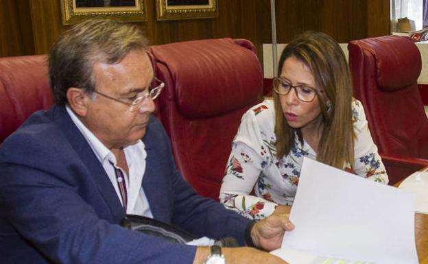 Castejón: «Corvera lo pagamos entre todos; es inadmisible que sólo trabajen allí taxistas de Murcia»