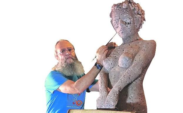 «Cualquiera que sea sincero consigo mismo puede crear una pieza artística»