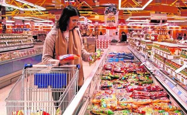 La trampa en la que no debes caer en el supermercado, según la OCU