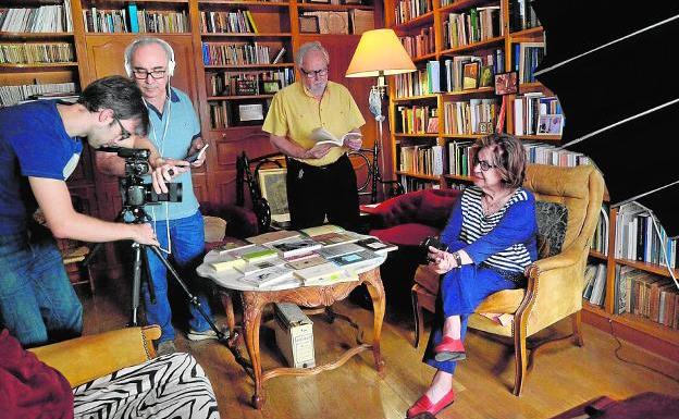 Un viento desalmado y unos lirios