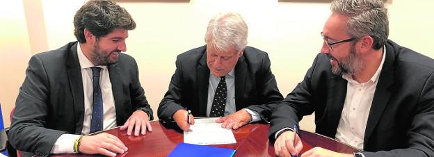 El diputado Guillamón deja su acta en la Asamblea «por razones personales»