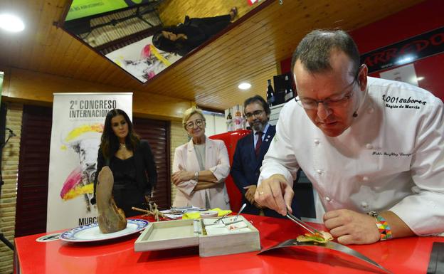 Doce restaurantes murcianos ofrecerán platos con carne de toro durante el Congreso Internacional de Tauromaquia