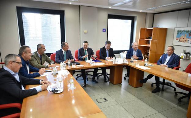 Patronales y sindicatos de la Comunidad Valenciana y la Región exigen compensaciones por la infrafinanciación autonómica