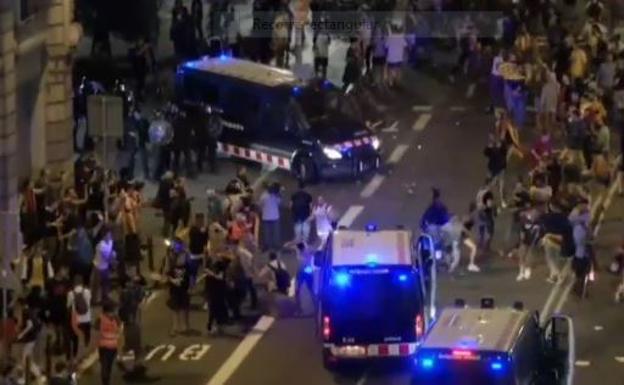 Unos 4.500 mossos protestan en la calle por el dispositivo policial del 1-O