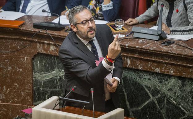 El PP aprueba una moción que insta a ilegalizar los partidos independentistas