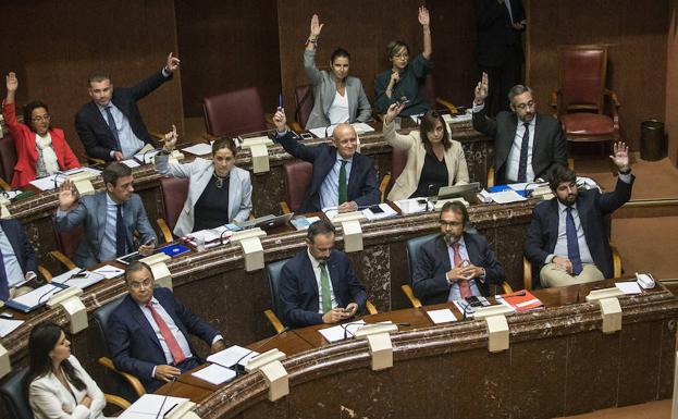 PSOE y Podemos anuncian recursos al Tribunal Constitucional contra la Ley de Aceleración Empresarial