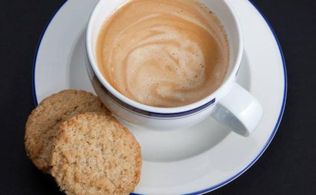 Por qué desayunar café a primera hora de la mañana es un error que no deberías cometer