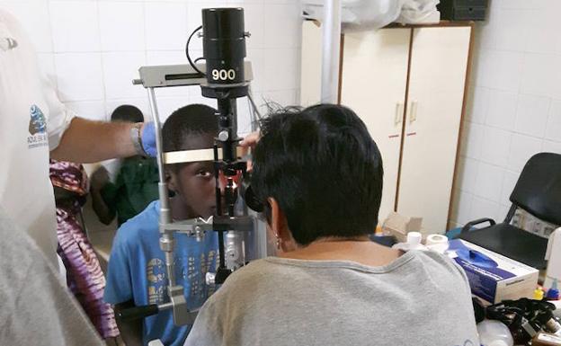 Llevan a Senegal gafas montadas en la Facultad de Óptica y Optometría de la UMU