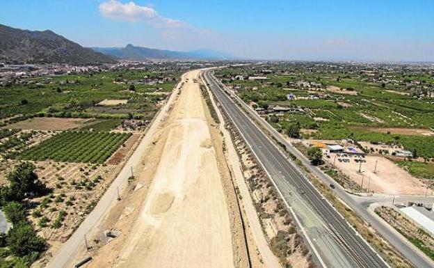 Ecologistas y vecinos denuncian obras ilegales en Zeneta por la autovía del Reguerón