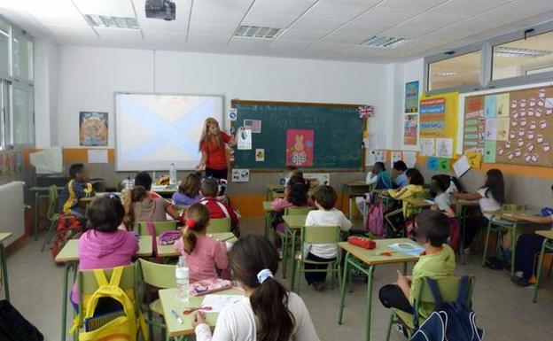 Educación afloja e incrementará la oferta inicial de mil plazas de maestro