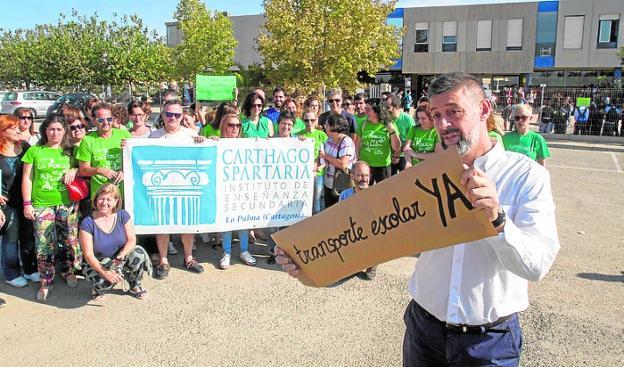Cincuenta alumnos piden transporte público