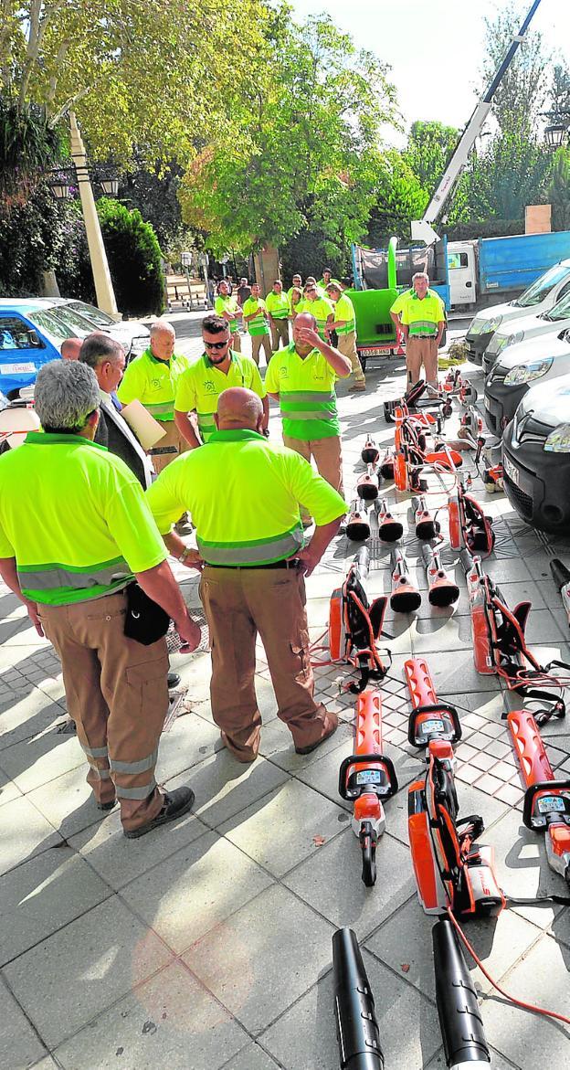 Refuerzan la plantilla de jardineros para plantar 400 árboles y 10.000 arbustos