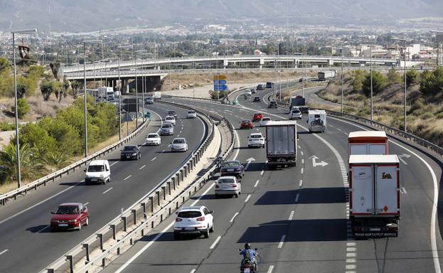 Normalidad en las carreteras de la Región en la operación salida por la festividad del Pilar
