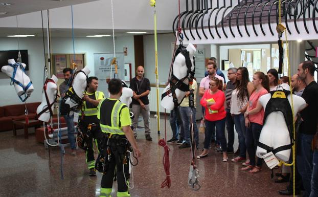Un seminario de la Comunidad enseña a prevenir en los trabajos las caídas en altura