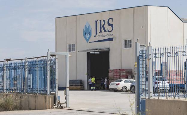 Fallece un trabajador en Cartagena al caer desde el techo de una nave