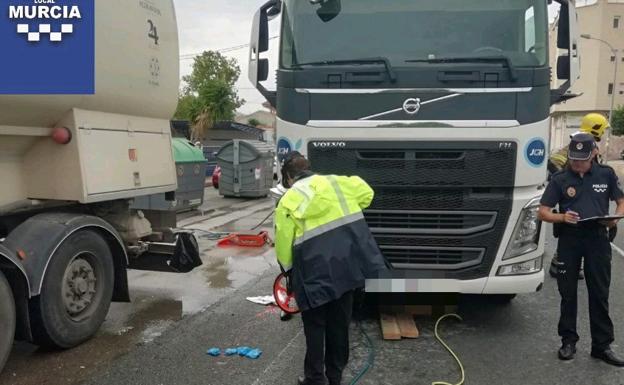 Herida grave una ciclista de 59 años atropellada por un camión en Cobatillas