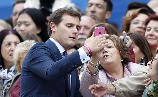 Ciudadanos defiende que Rivera siguió las instrucciones policiales en El Prat