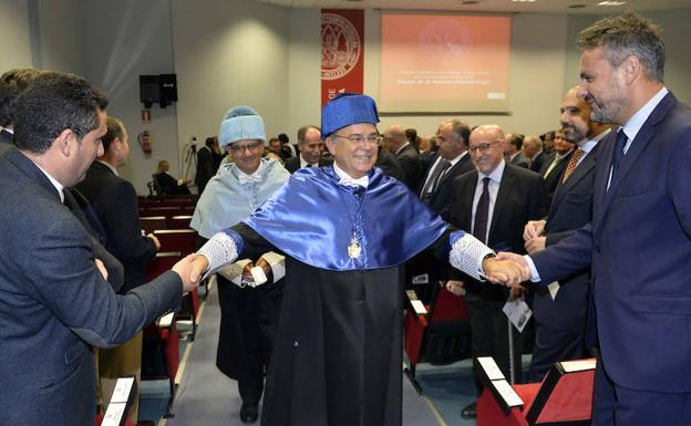 Patricio Valverde ingresa en el claustro de honor de la UMU