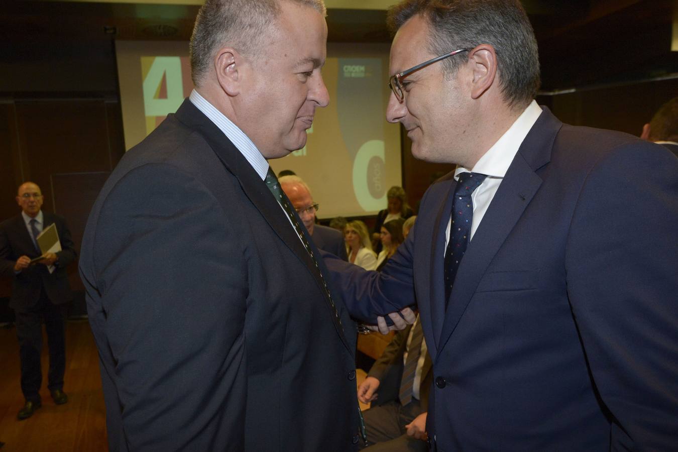 Bernabé a Conesa: «¿Cuántas averías más harán falta para que entiendan que la solución no es el híbrido sino el AVE?»